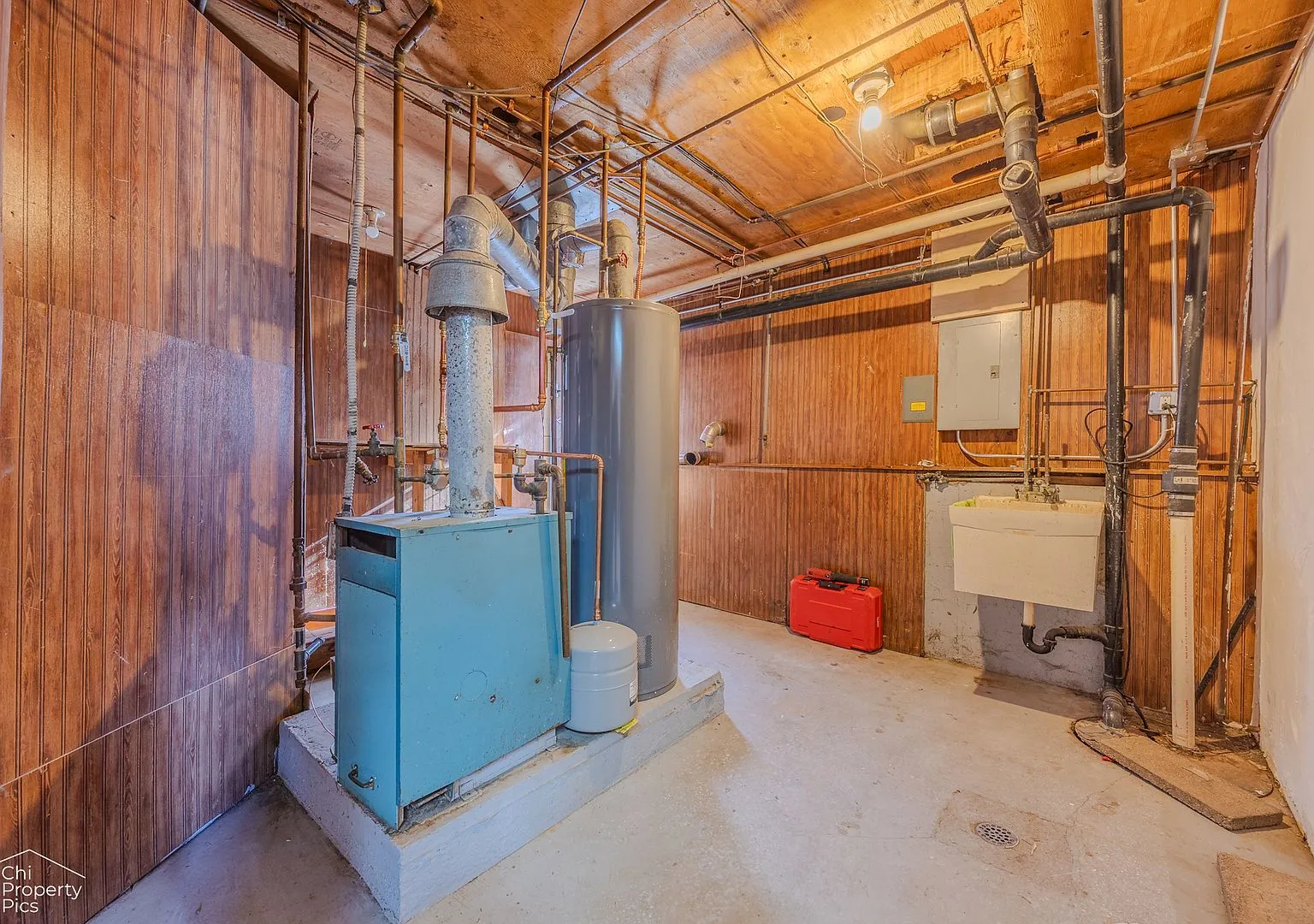 Boiler room with hydronic heating system and copper piping, 2017 W Oakleaf Dr McHenry
