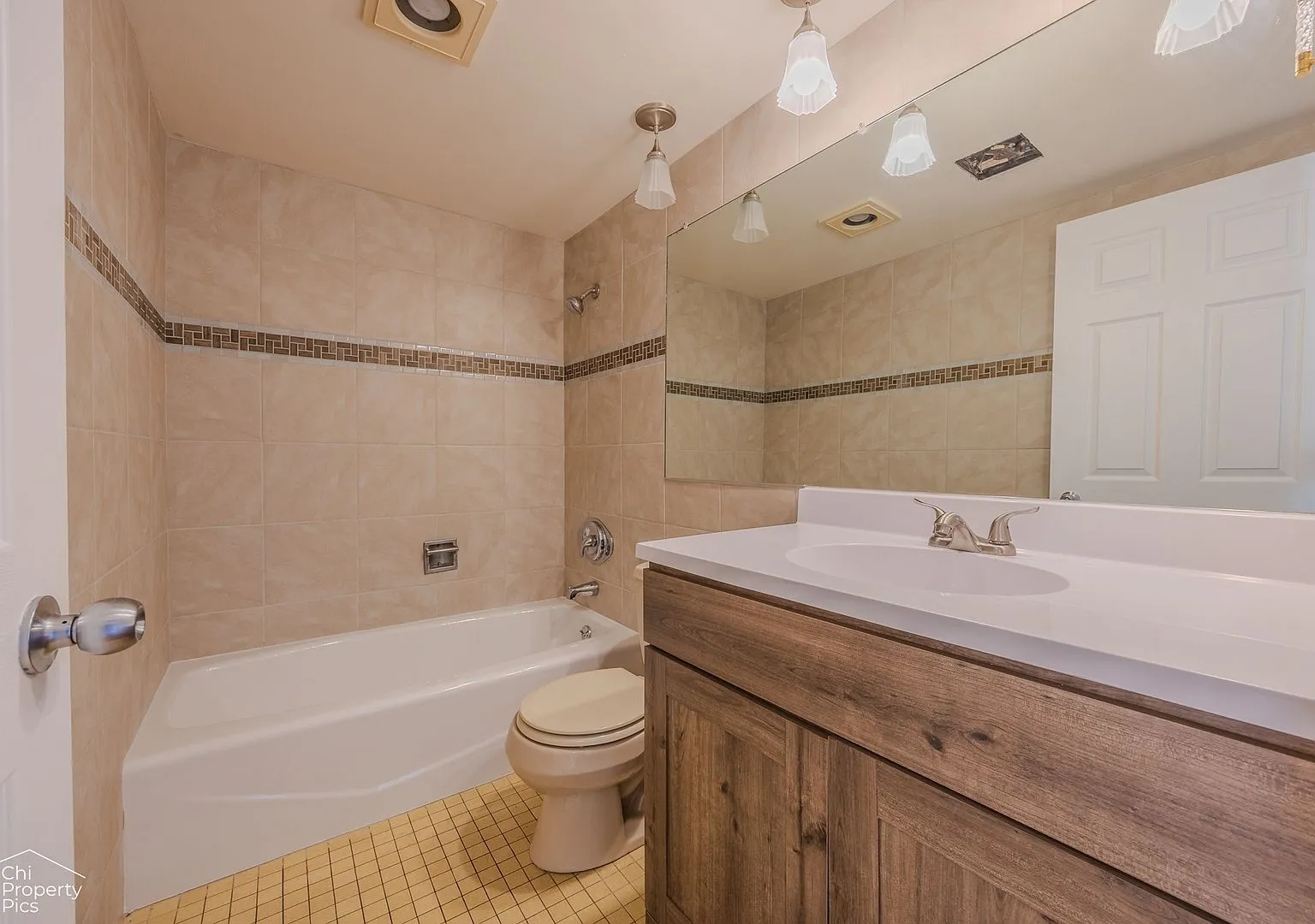 Original bathroom with tub and dated tile, McHenry IL as-is sale case study