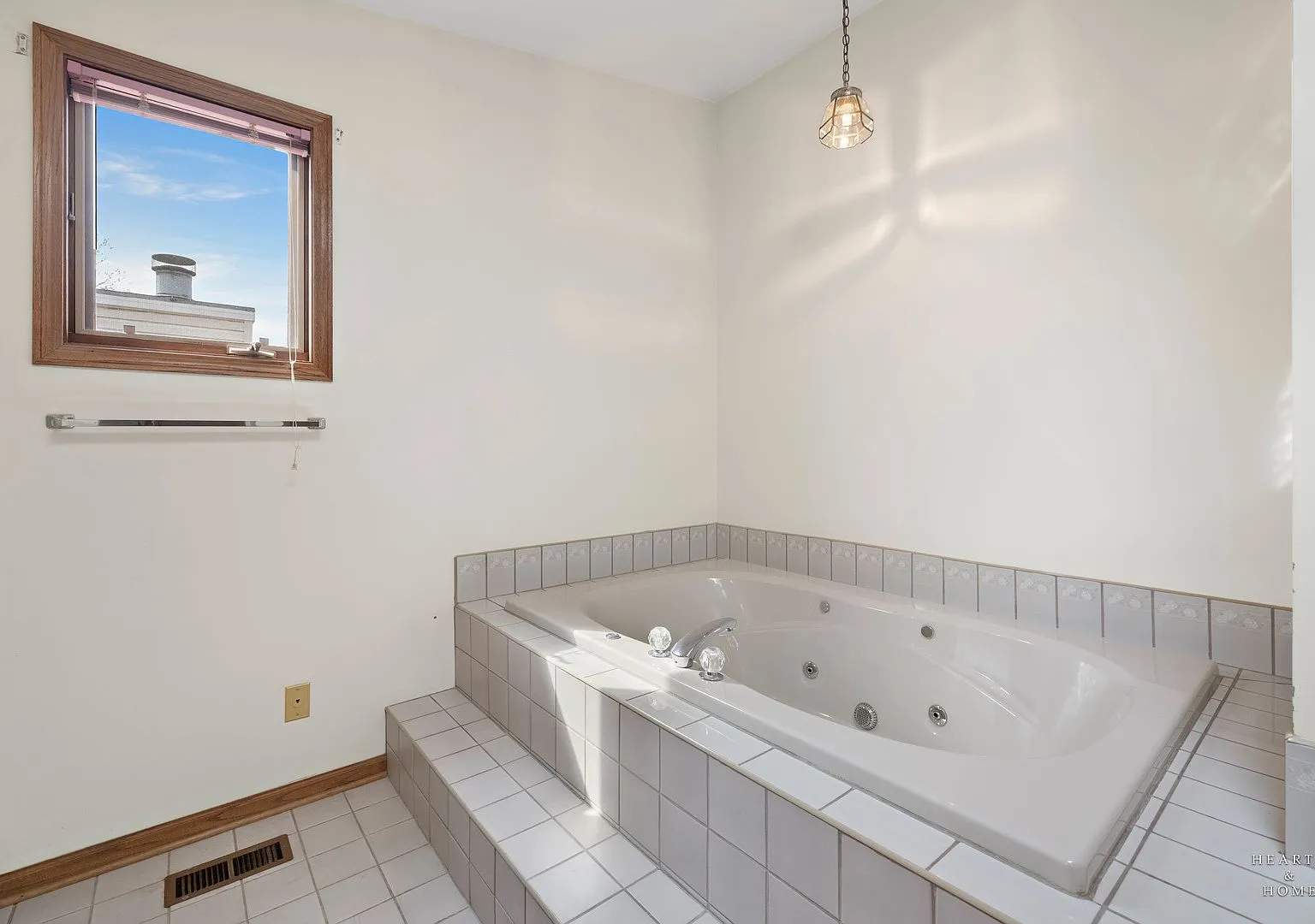 Primary bathroom with jetted tub and original tile, 2176 Jordan Ln Elgin