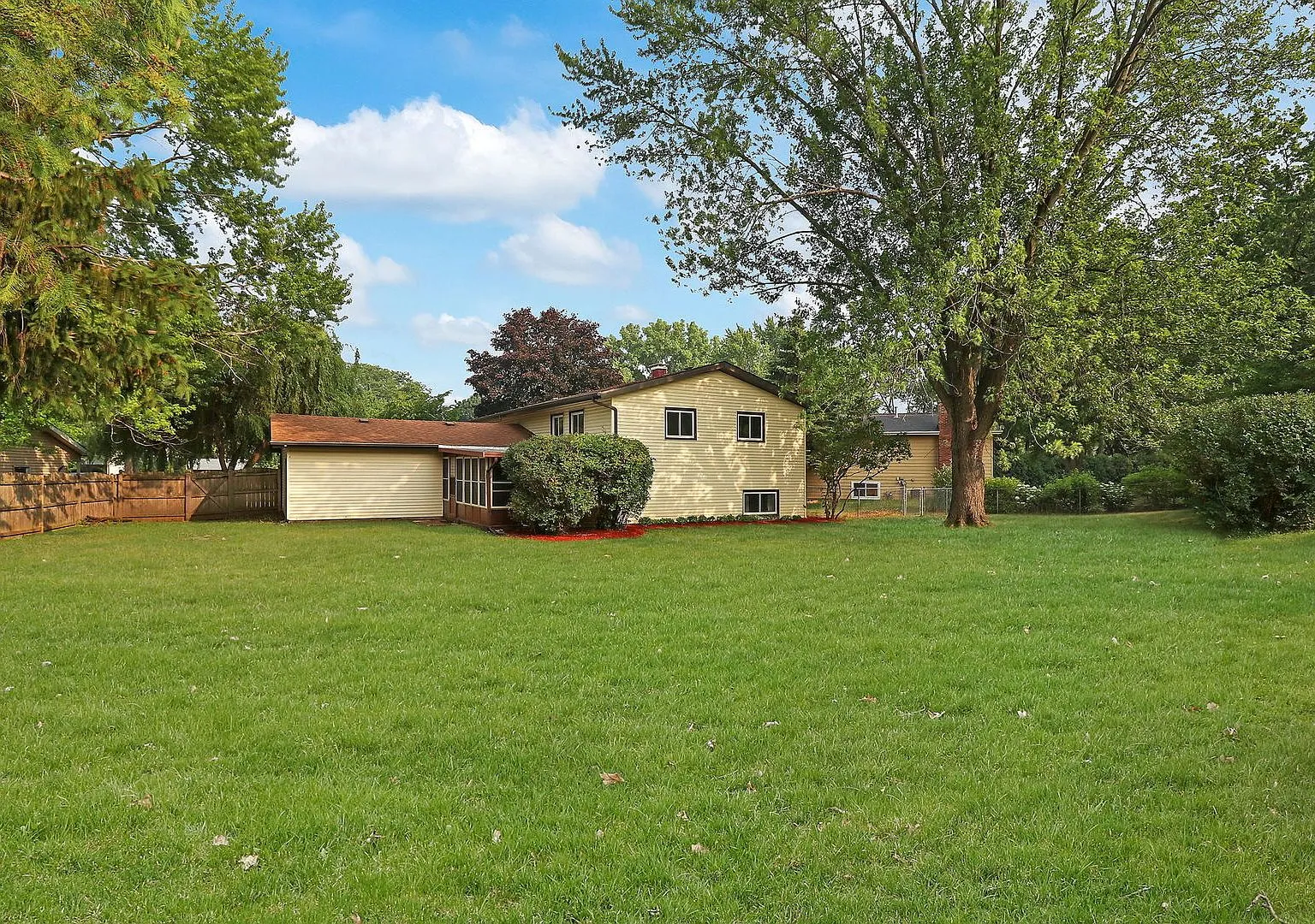 Large backyard of the Wellington Dr home in Crystal Lake
