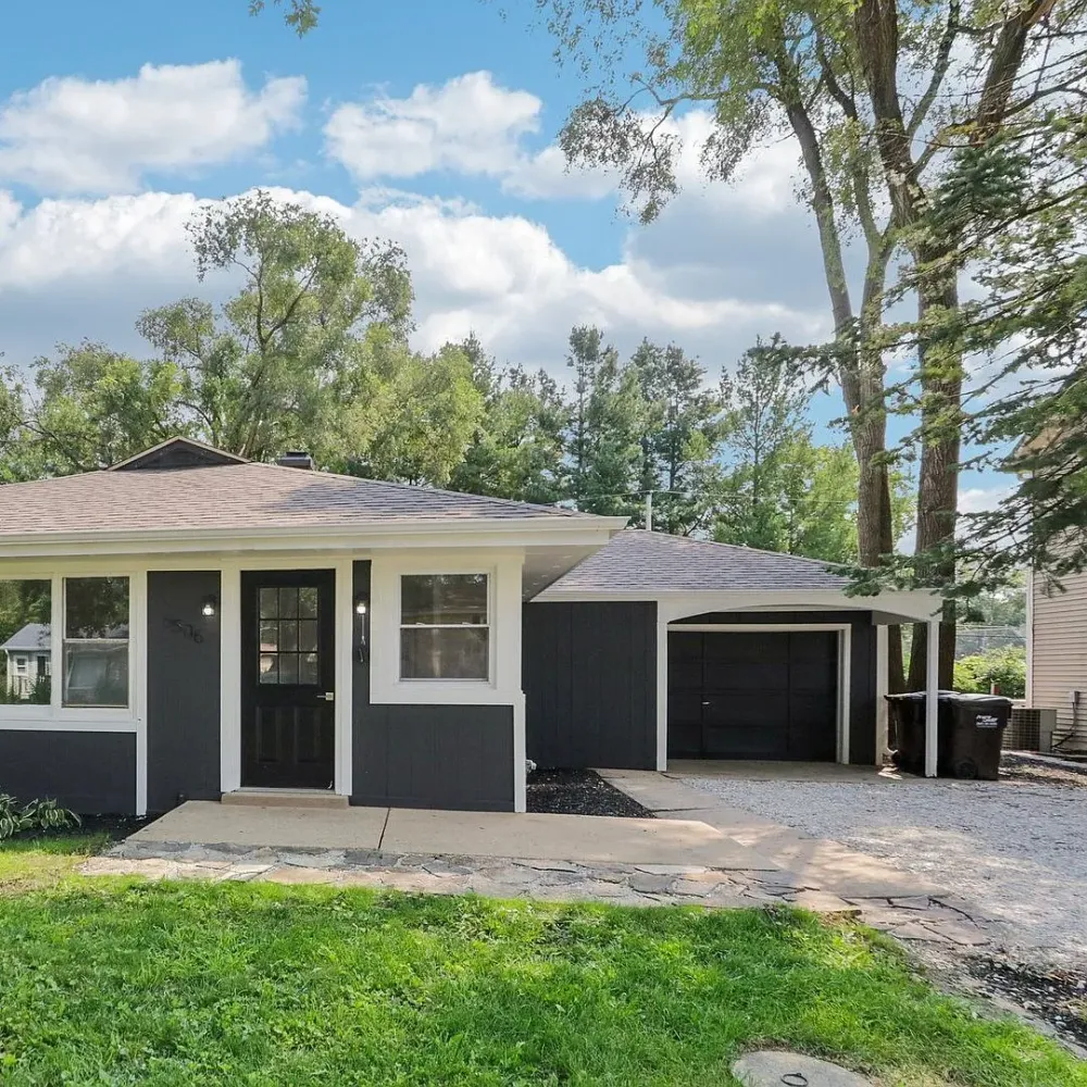 Cary, IL ranch Easy Exit Home Buyers bought from an owner relocating out of state